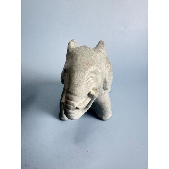 Isabel Bloom Sculpted Concrete Elephant Figurine Signed By Artist 5" X 6" USA Un - Picture 9 of 10